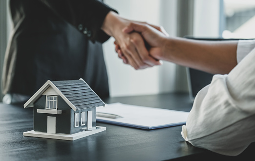corretor imobiliário