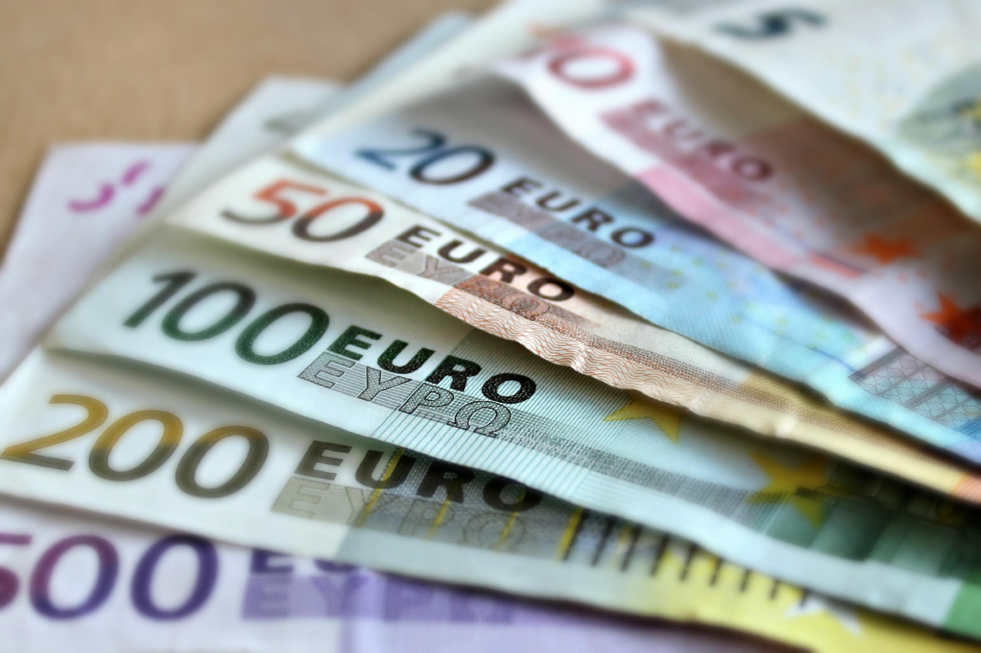 banknotes-g101b76d8d_1920 euro