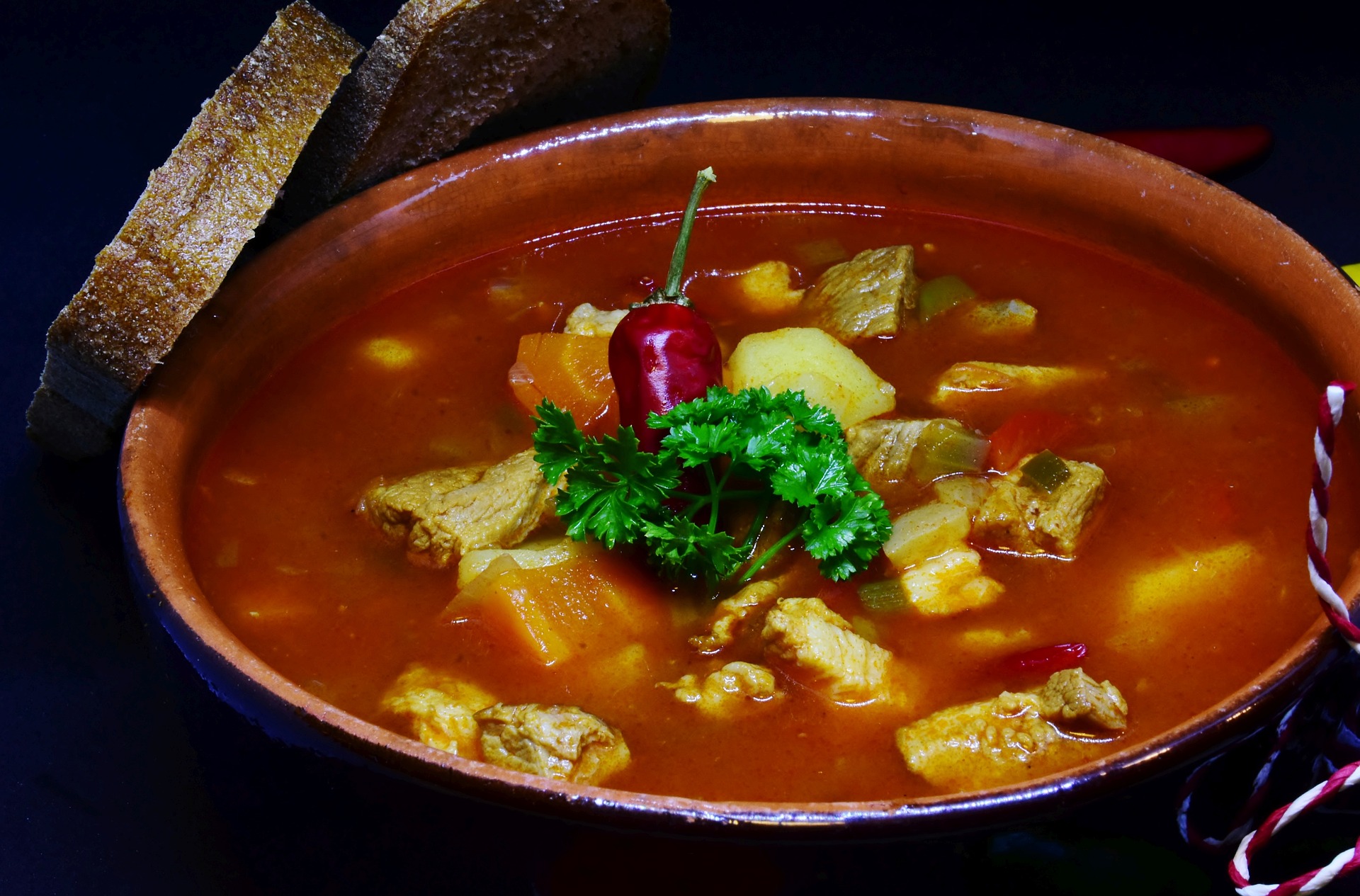 goulash-soup-g733fc015d_1920 comida